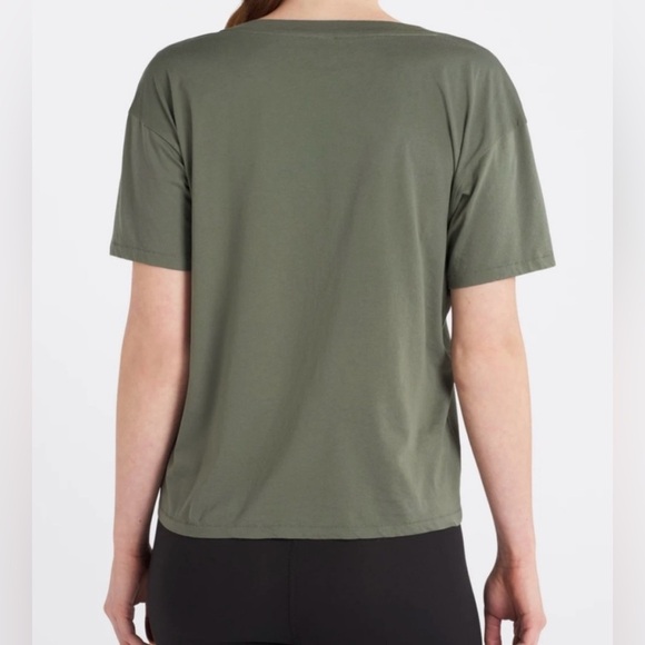 Vuori Women’s Sutton V Neck Tee - Picture 11 of 12